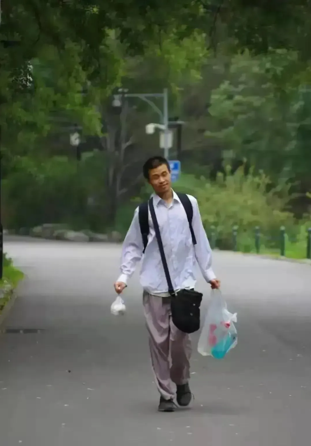 全网都在可怜韦东奕消失的门牙!韦东奕却轻飘飘一句话，“我有我自己的星辰!”