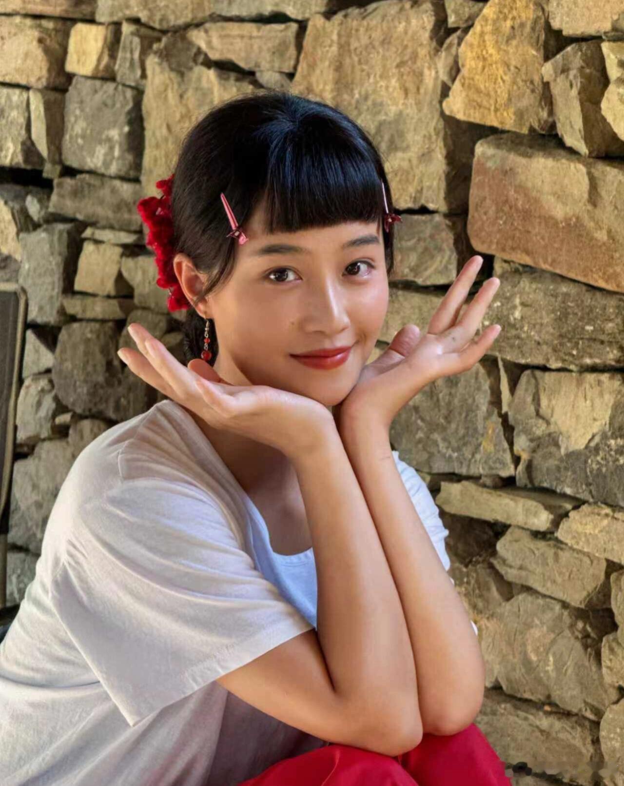 在《生万物》里，宁绣绣与银子的婚后生活，映照出旧时代婚姻残酷真相。宁绣绣婚后“