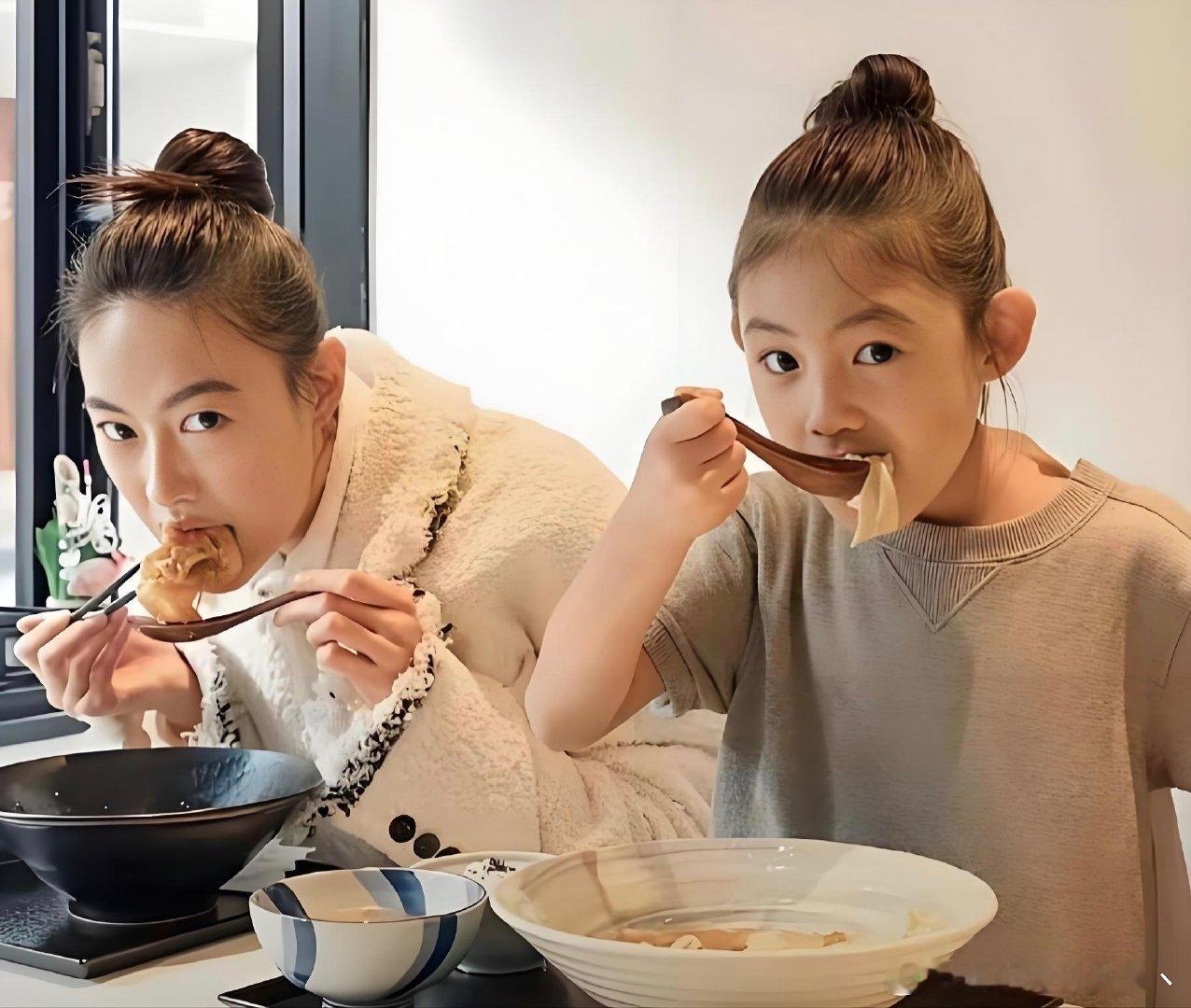 陈冠希的女儿长大了，越来越像爸爸了。​