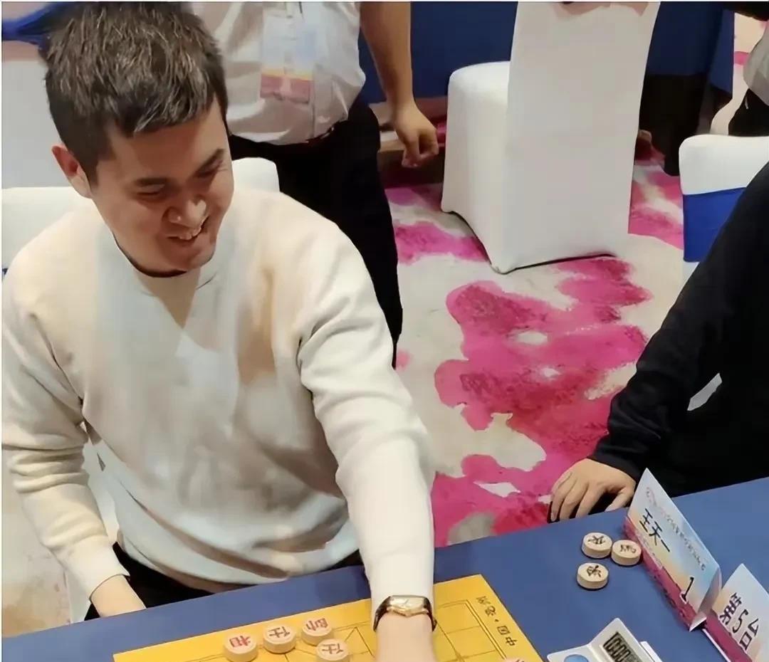2025王天一不在棋坛的日子里，曹岩磊出头，王禹博崛起，孟繁睿一飞冲天！王天一
