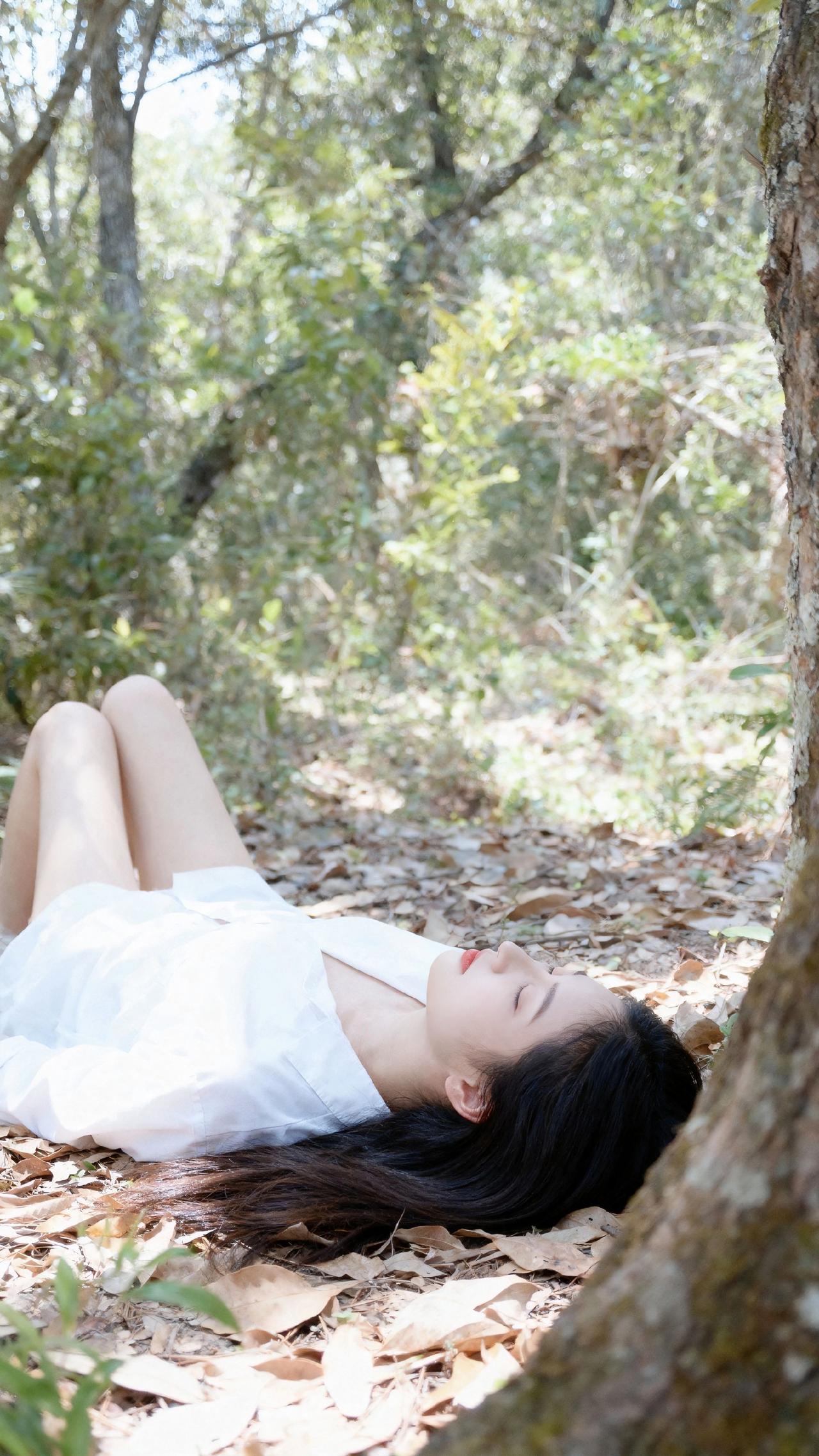 荒野少女户外森系少女摄影季含漪