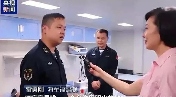 汲取俄军航母教训，福建舰不许生火！央视采访画面，福建舰有一个细节，对火种的管控严