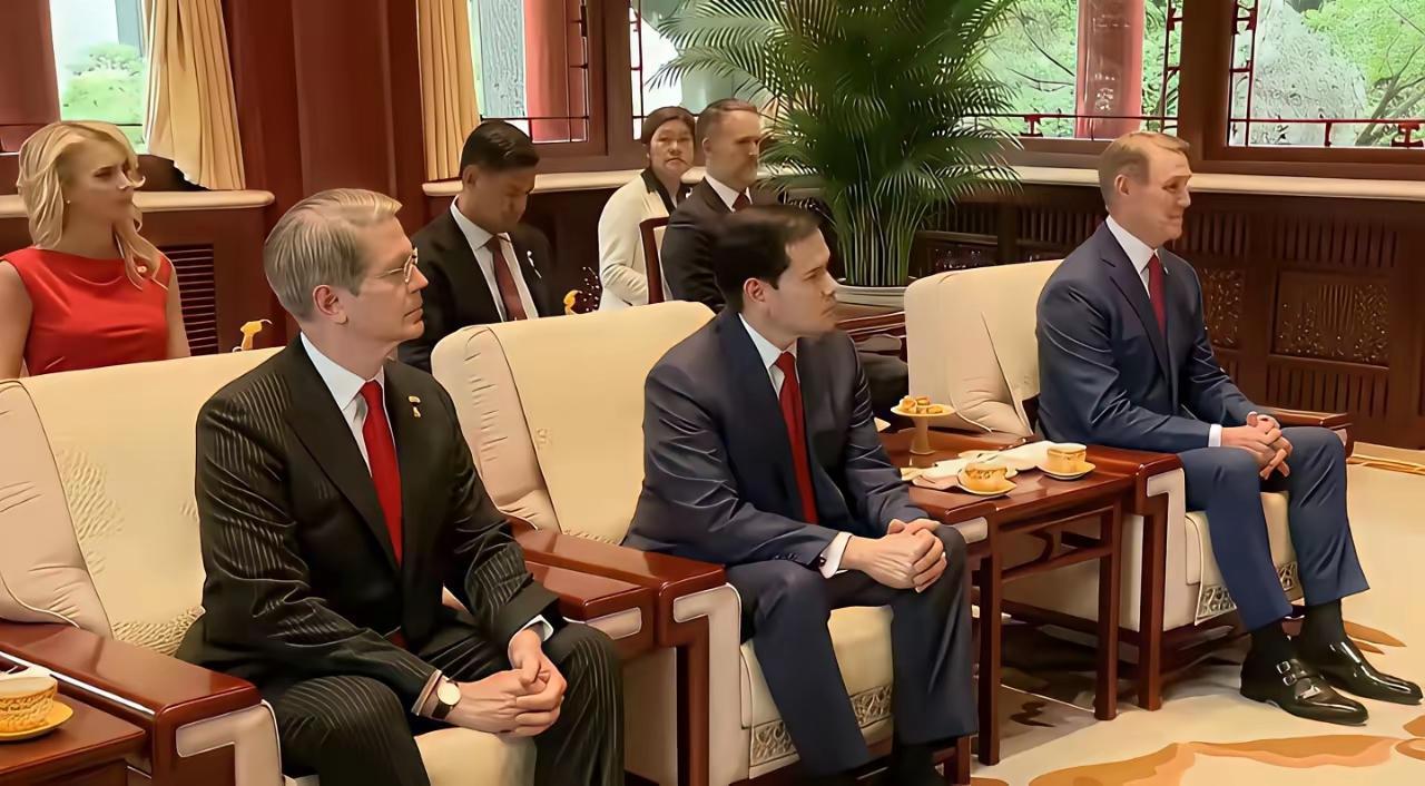 美国人一样可以很懂礼貌很长时间，我们可以看到美国人在国际舞台上面，颐指气使，