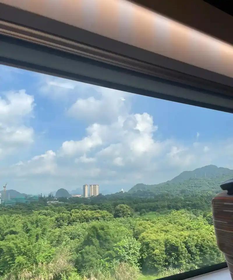 哲学家叔本华说过，人生没有什么终极意义，不过是一团欲望。欲望满足了，人会觉得空虚