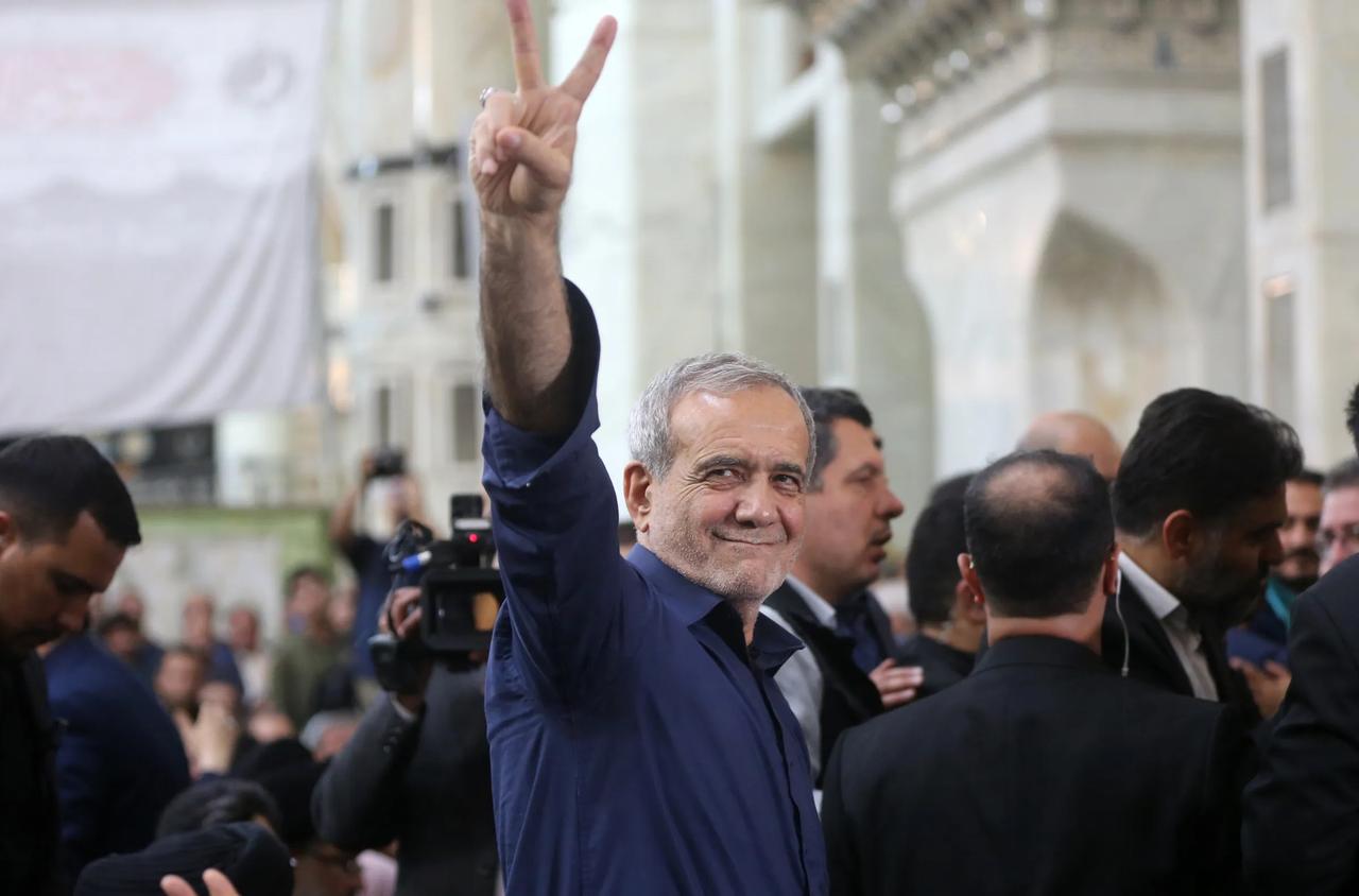 伊朗改革派大骂和解无效，佩泽希齐扬要被自己人抛弃，保守派趁机发起进攻！伊朗改革