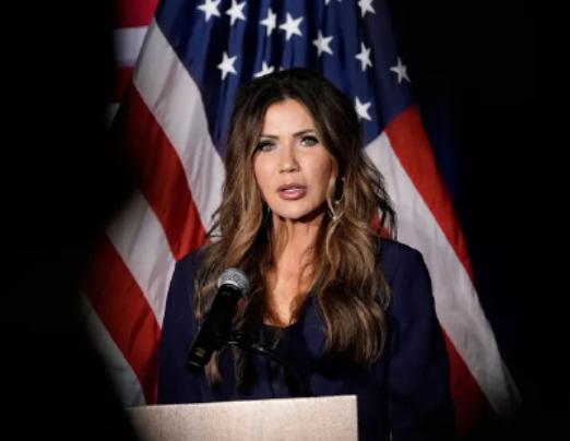 刚刚被特朗普解职的美国国土安全部部长克里斯蒂・诺姆今天发文说：“感谢总统特朗普任