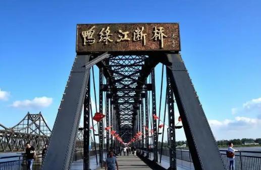 2014年中国投资22亿建成的丹东鸭绿江大桥，到现在还没有通车，据说朝鲜那面根本