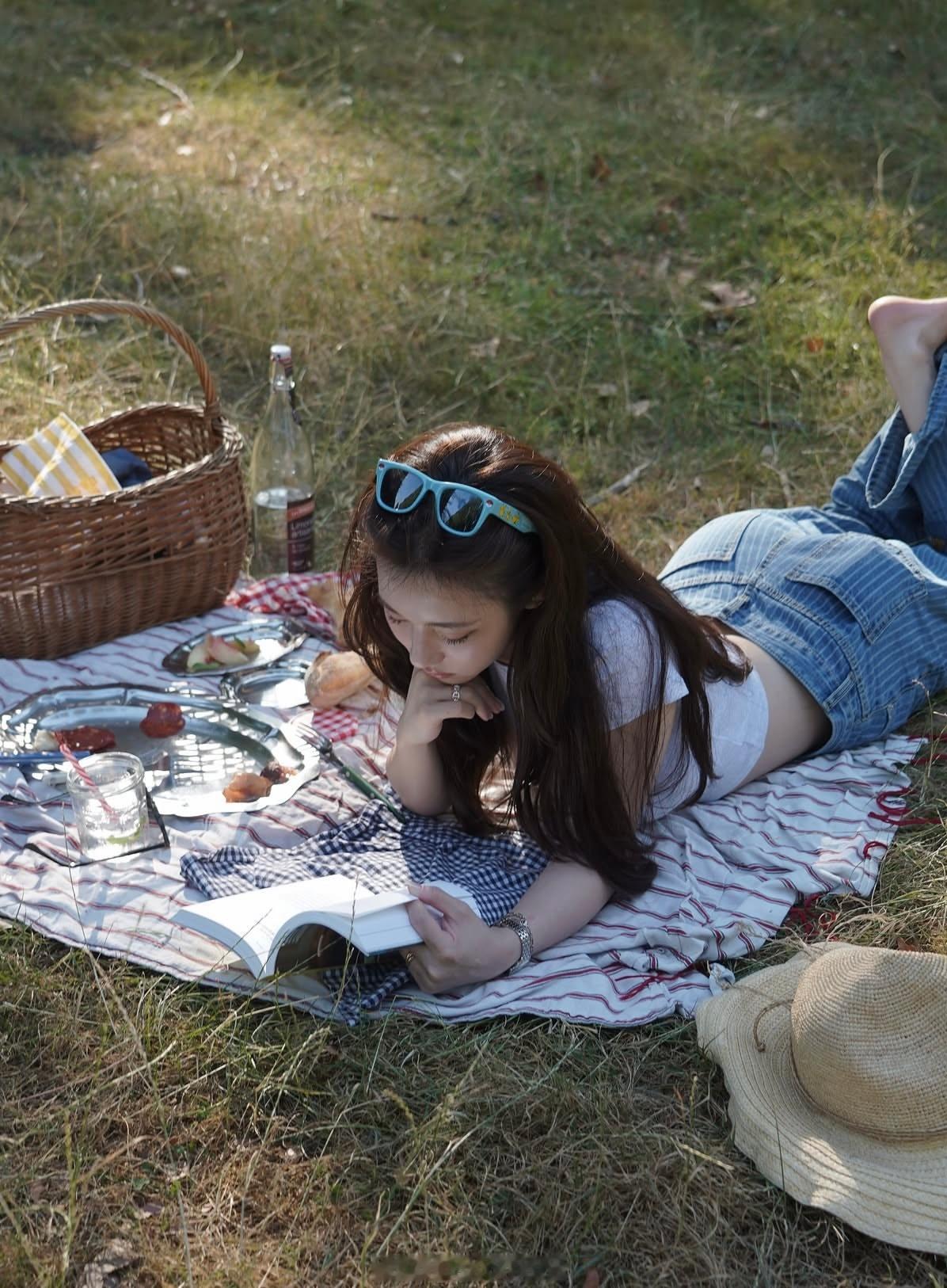 穿搭分享连续更新第2895天韩国时尚女生日常搭配周末来啦韩系穿搭超能新星汇新星
