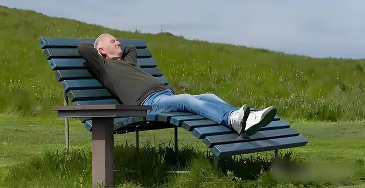 有的人就是不差钱吧，房子空着也不租。我家邻居我搬过来的时候，房子就空着。