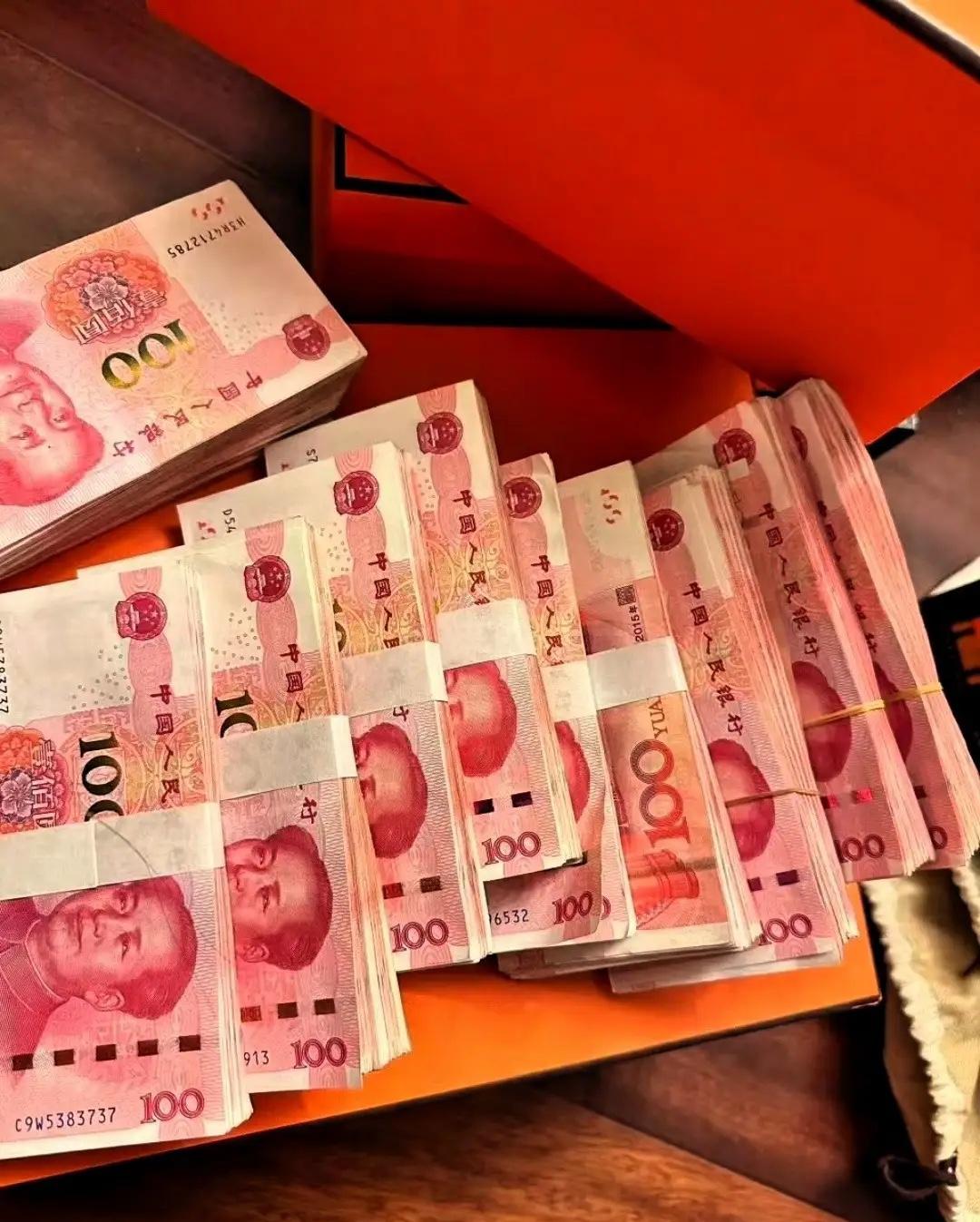 给大家提个醒，今年要是去银行存定期，一两万没关系，但凡超过10万20万千万