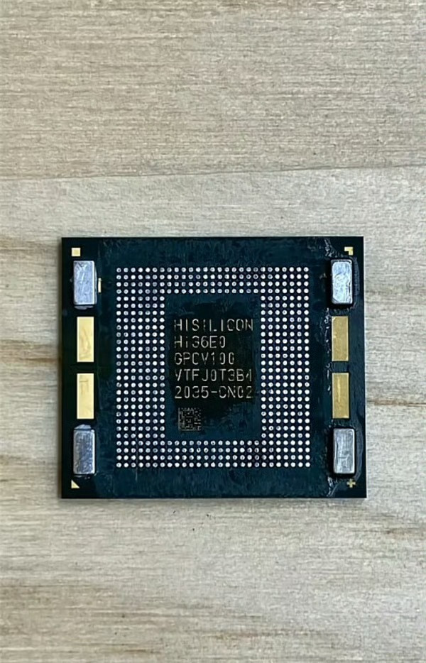 麒麟9050Pro现真身麒麟9050Pro这名字，本身就值不少钱。发布会现场余