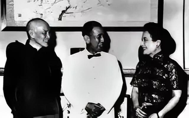 1963年10月8日，身在台湾的蒋介石接到一封十万火急的电报，电报里表示，中国大