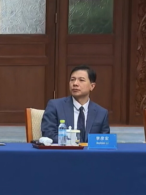 我还想说库克咋又来中国旅游了，原来是来开会来了，还上新闻联播了。清华经管顾问委员会，清一色全是大佬：