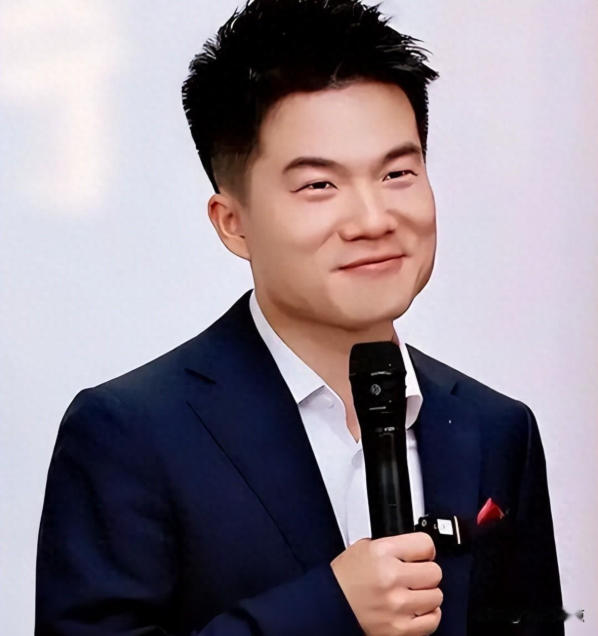 直播停不下来，压力藏在每句“家人们好”背后，他今年春节还在改脚本。2026年2