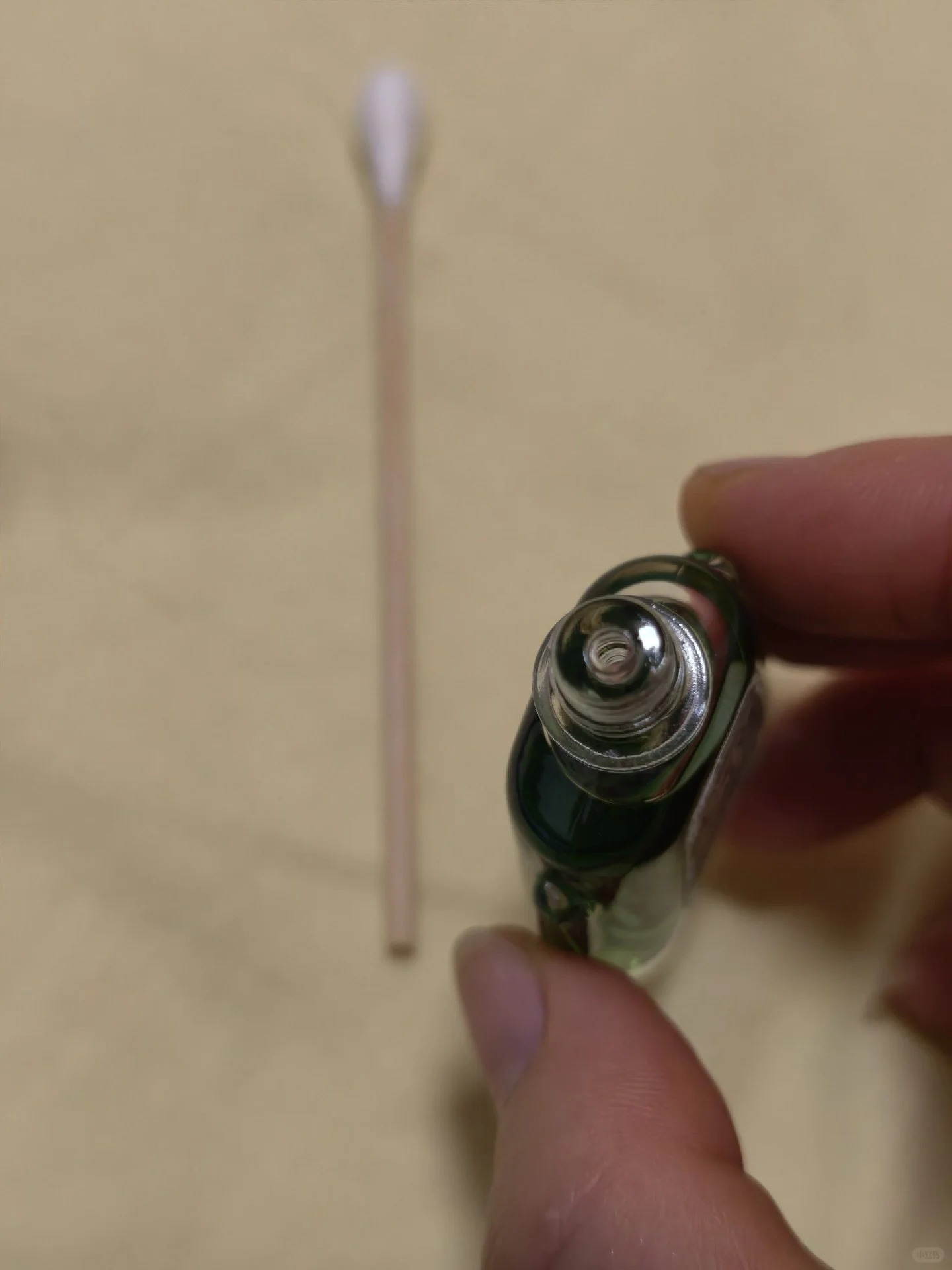 我的风油精瓶口细得插不进去棉签