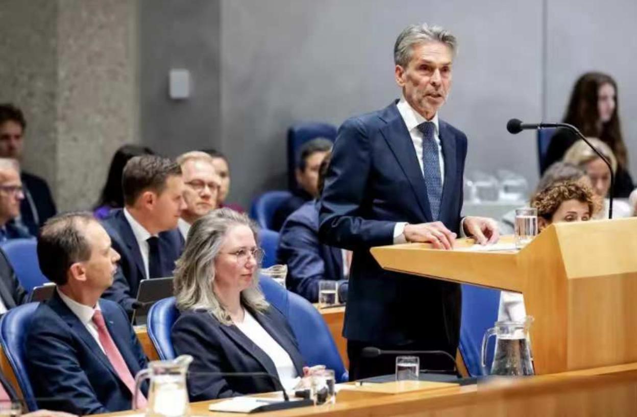 这一回中国可真要杀鸡给猴看了。中国实在忍无可忍,终于要杀鸡给猴看了,谁是这只鸡?