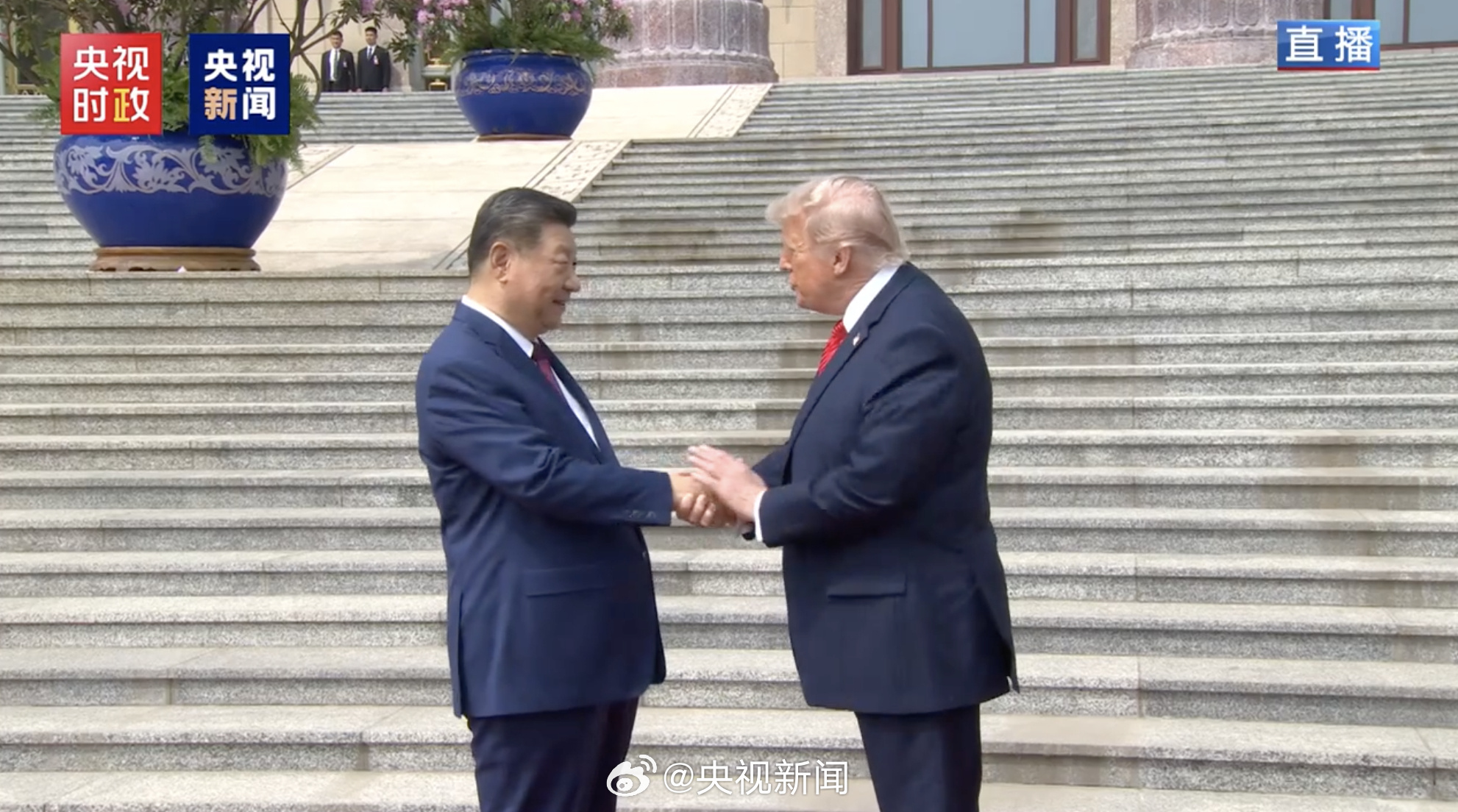 习近平与特朗普握手