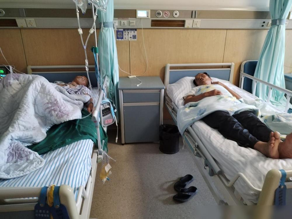 亲情在人性面前一文不值！说真的换我是当事人我也寒心，之前爸爸能独自照顾偏瘫妈