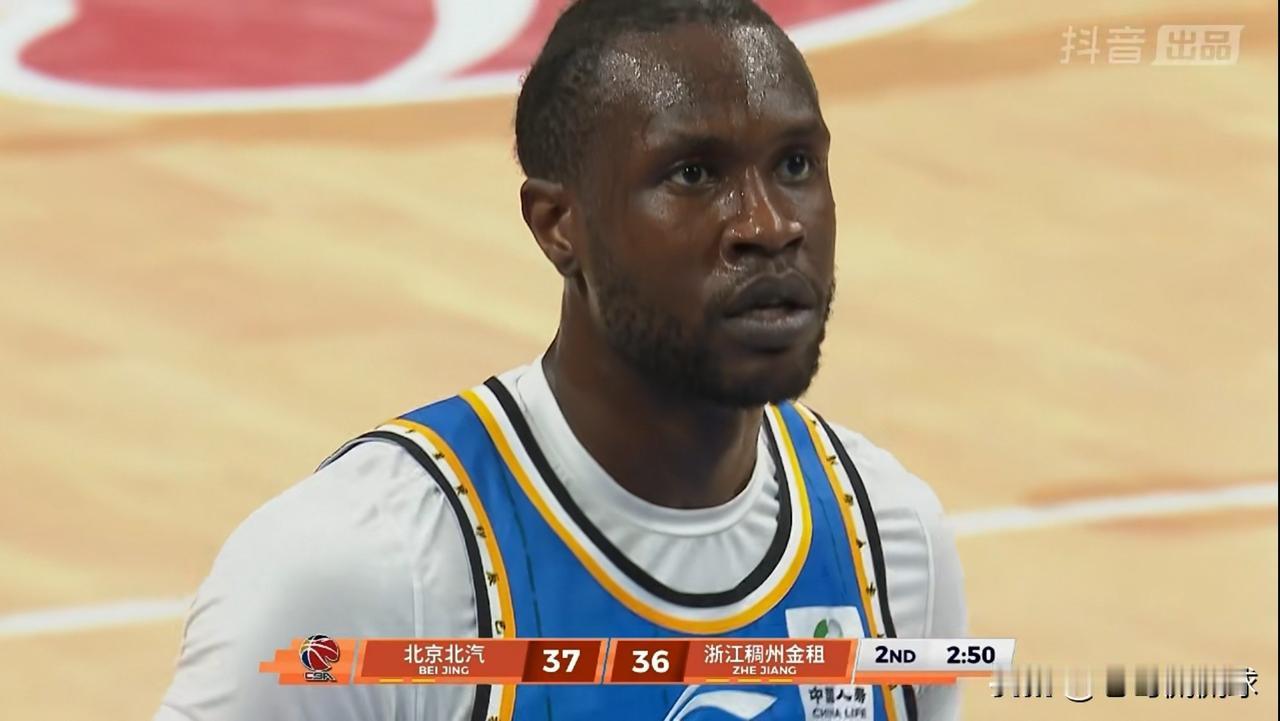 我必须要好好夸夸北京北汽外援马帝昂！在今天北京北汽主场迎战浙江稠州金租的上半场比