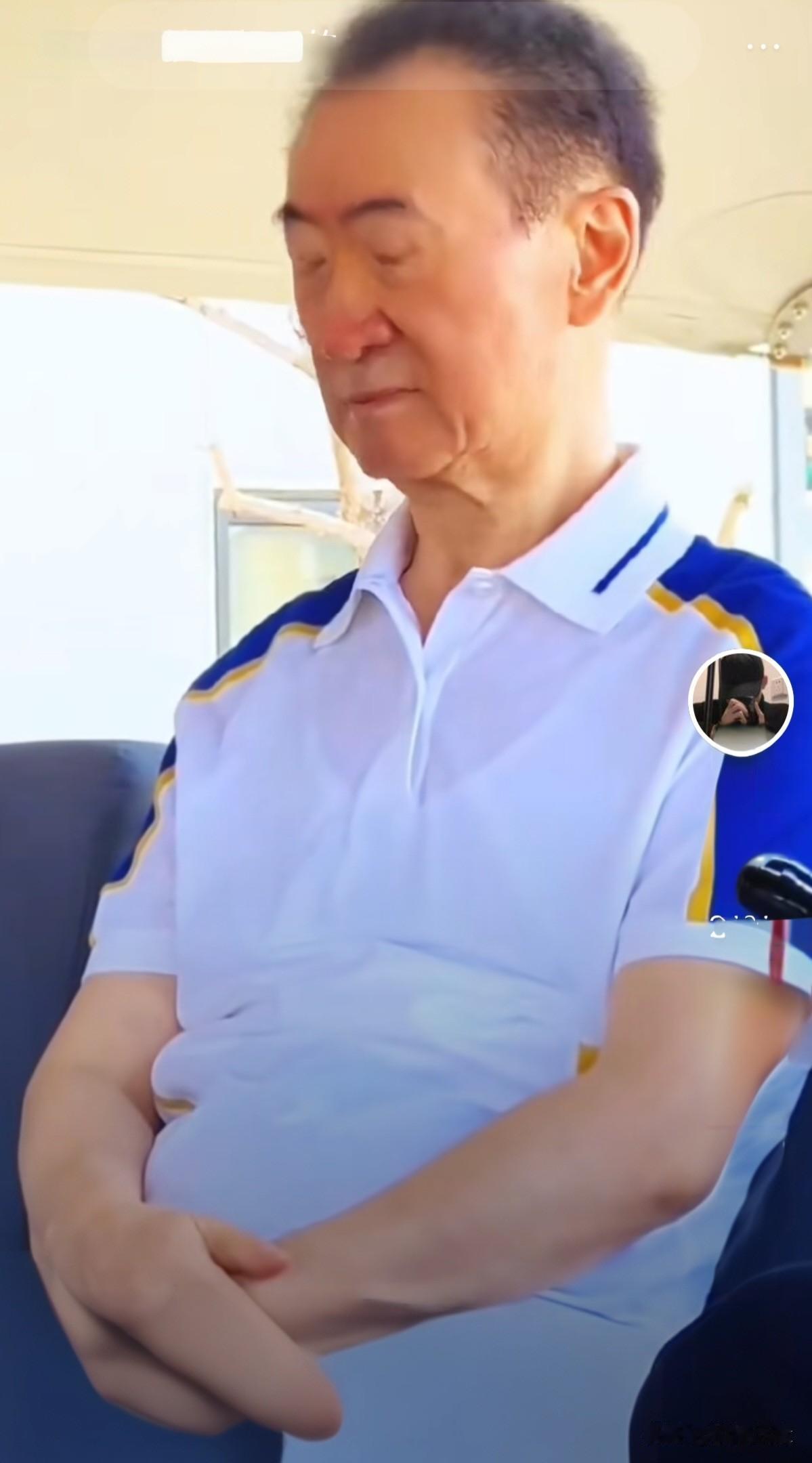 这个年纪，钱对于他来说已经不重要了，名气对他来说已经不重要了，重要的是身体的健康