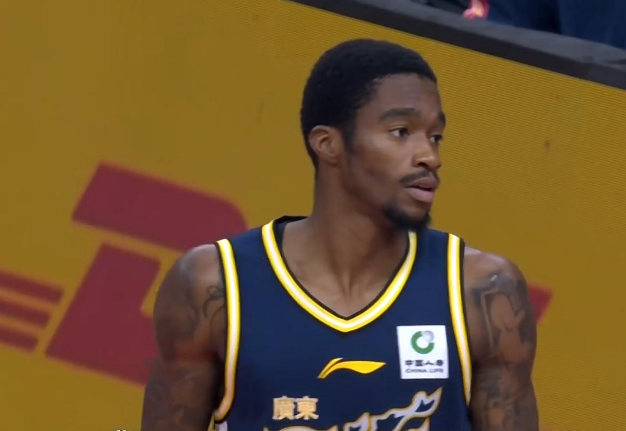 杜锋做出了1个重要的决定，辞退广东队得分王！在近日，也许，大家都知道广东队外援