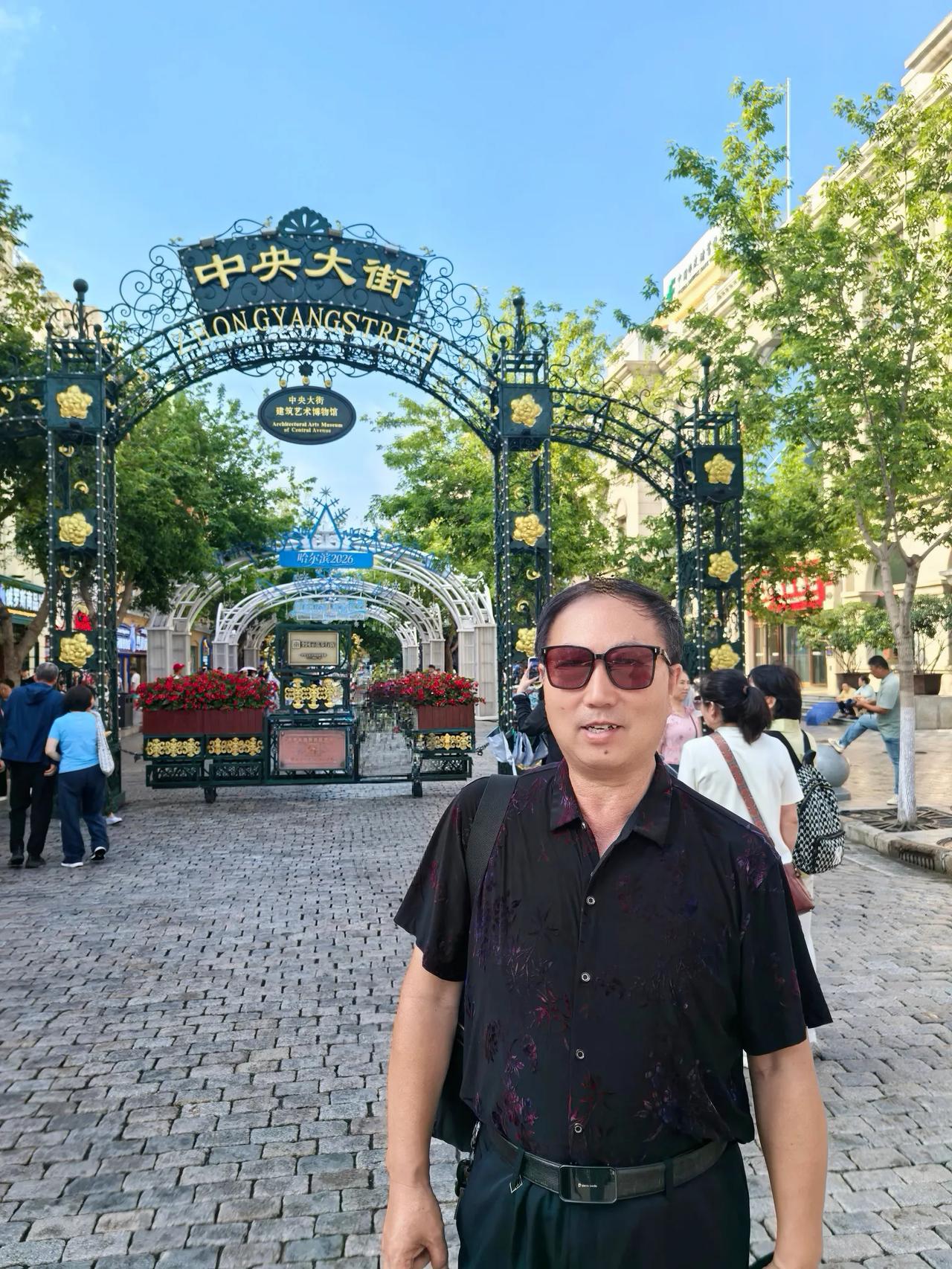 哈尔滨是座美丽的城市！市中心坐拥全国十大江河之一的松花江和全国十大步行街之一的中