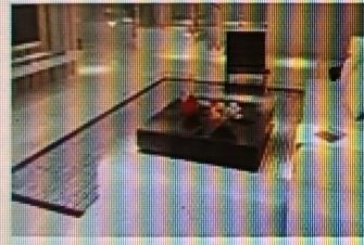 别再搞传统电视墙啦，它毛病一堆。像“花开富贵”“木格栅+岩板”造型，很快就审