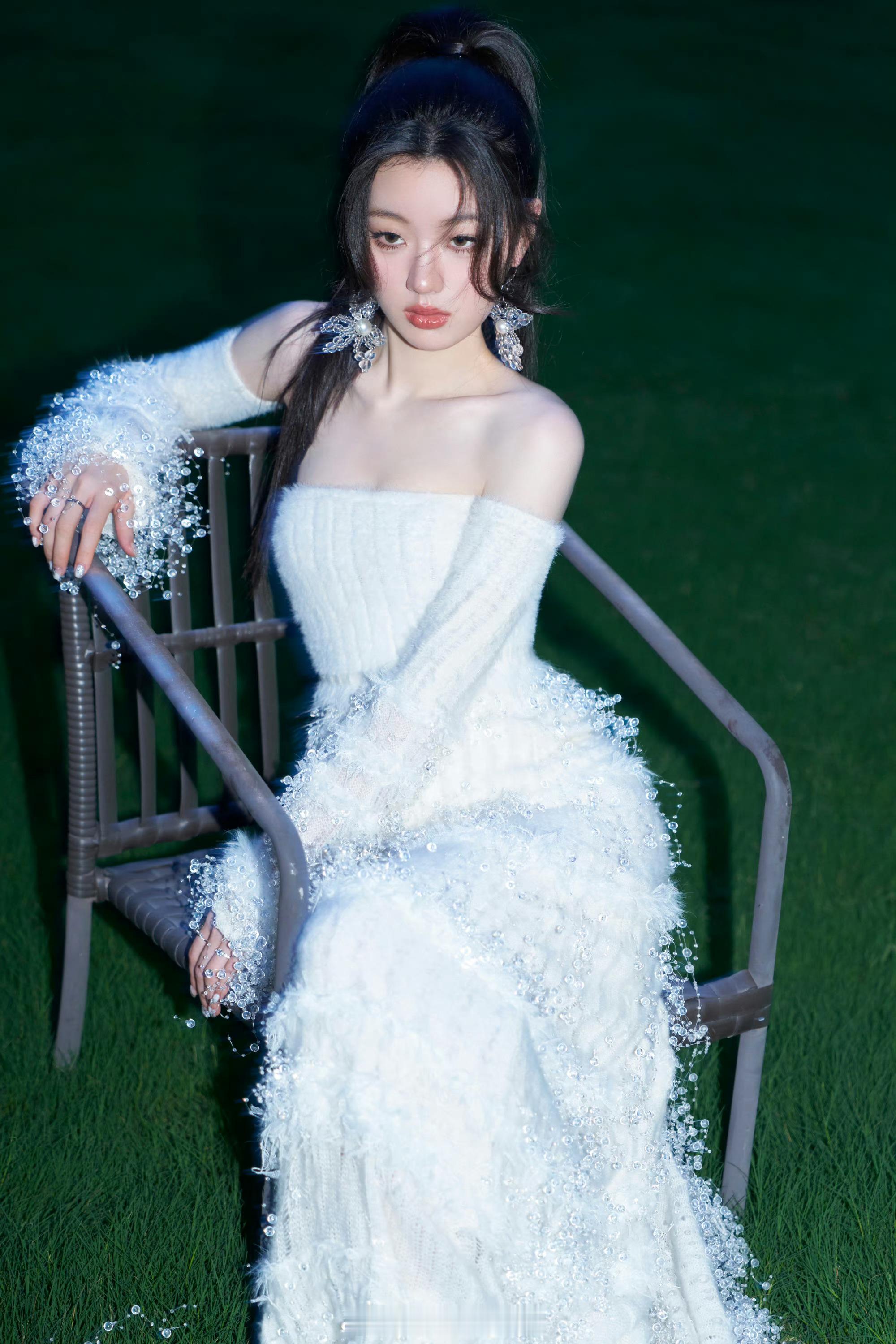 单依纯白色长裙纯美舞台造型大片