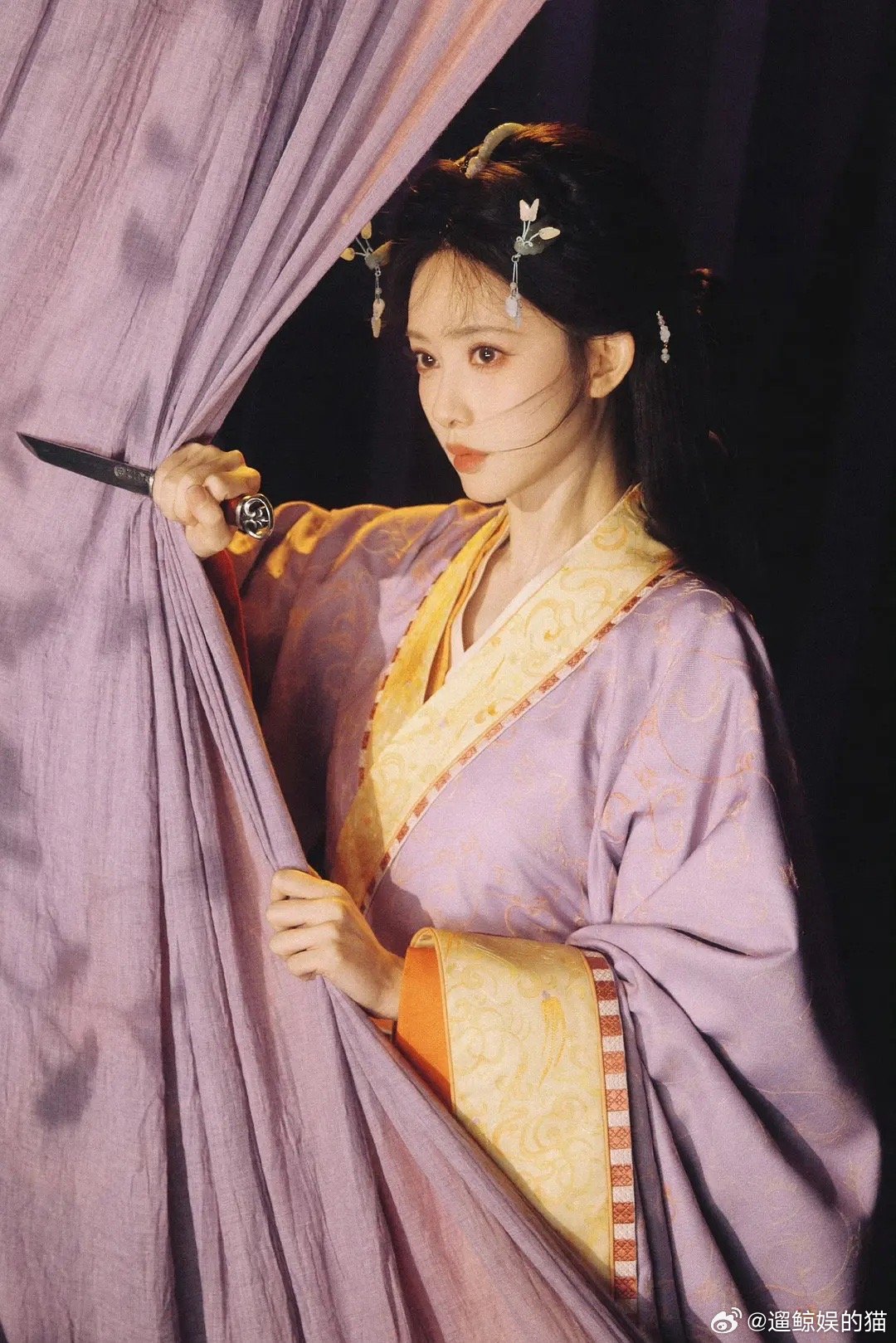 同款造型反而孟子义比田曦薇的这个处理更自然一点