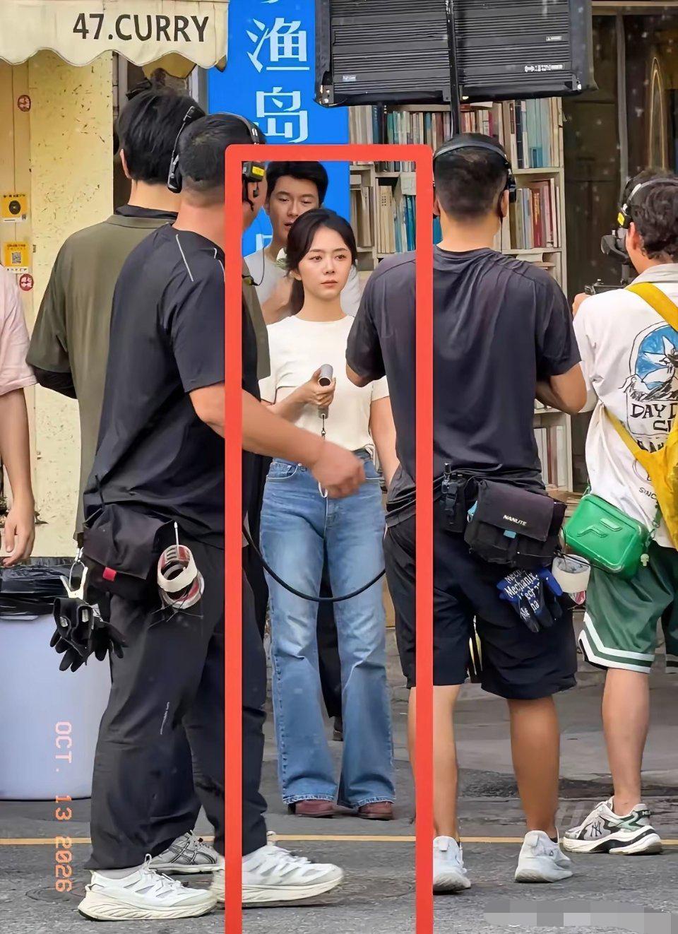万万没想到啊！电视里看着身材那么好的女神，现实中竟然是这么一小小只！😁