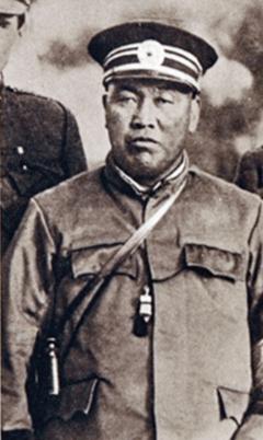1925年，施从滨兵败被孙传芳部俘虏后，孙传芳决定立即斩决。他身边的军师杨文恺却