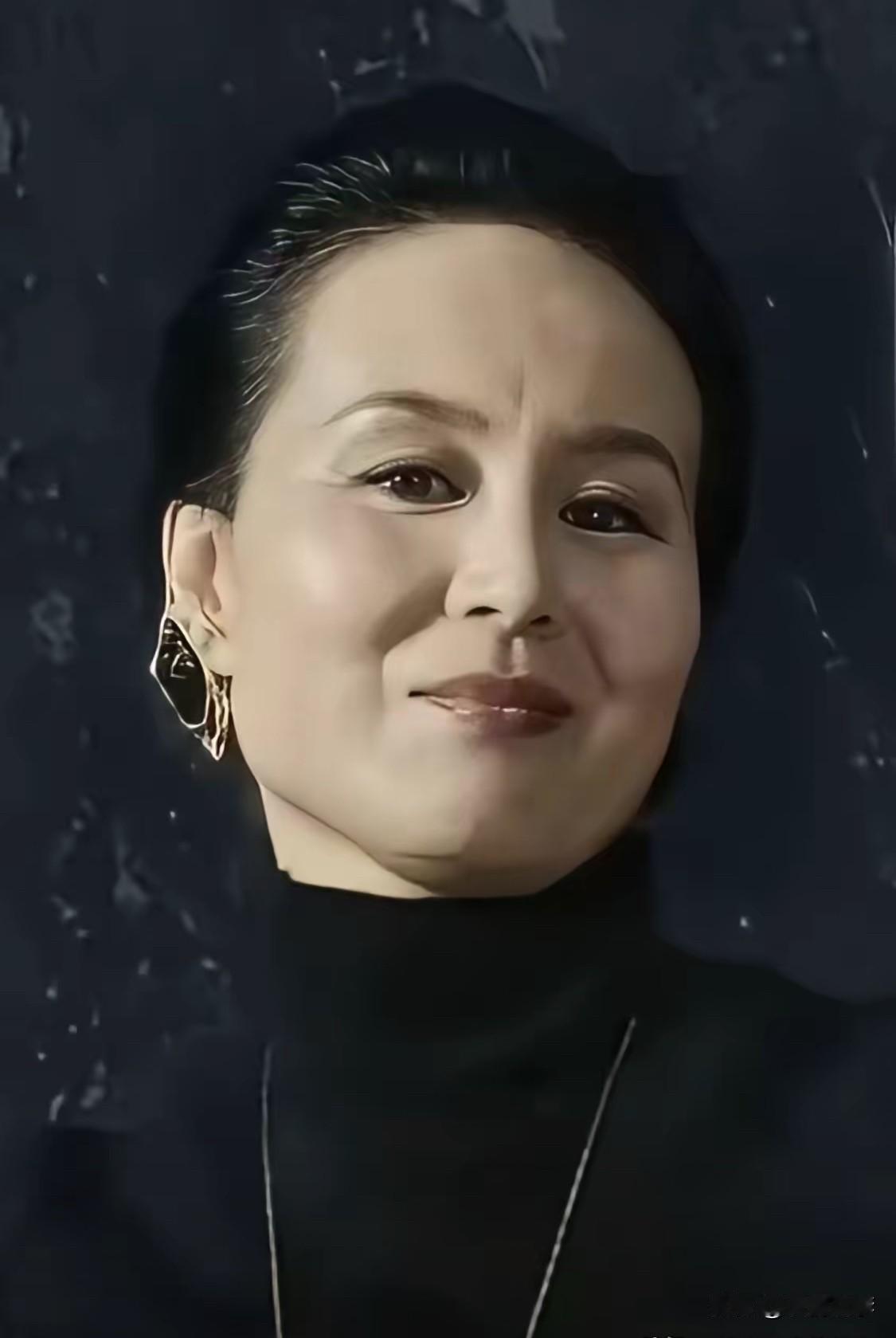 仔细看赵萧泓的笑，后背有点发瘆！首先是嘲笑，“你们能怎么着？我就是杀人犯，就