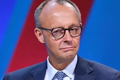 欧洲议会代表团即将访华，却曝出一则荒唐闹剧：所有出访议员需携带一次性手机，私人电