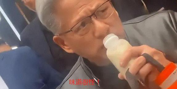 被顺道捎来的黄仁勋为何没随专机离开？难道是“空军一号”坐不习惯？这确实是一个
