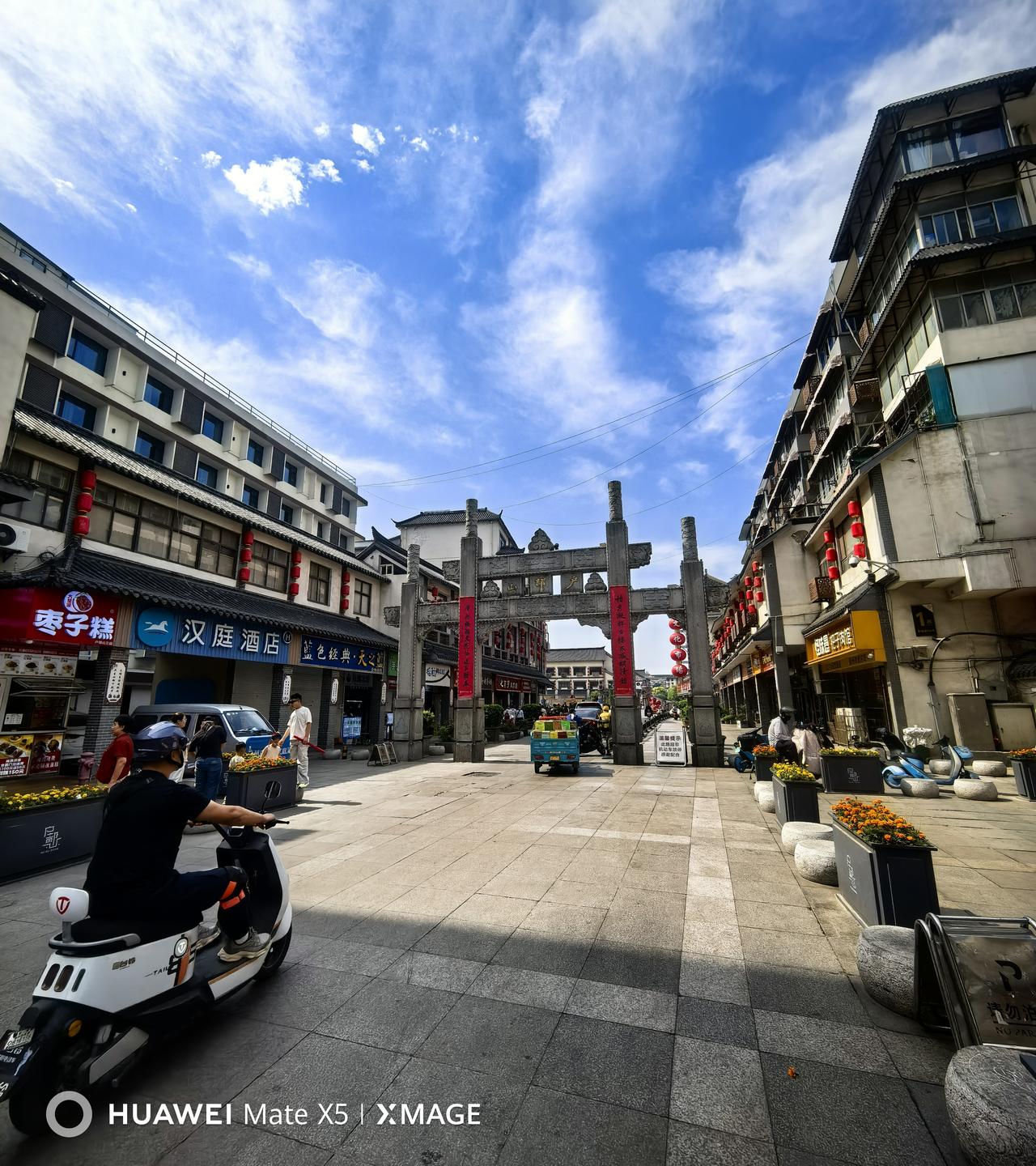 晒图笔记大赛徐州云龙区，天空美，街道和人更美。20260601拍摄