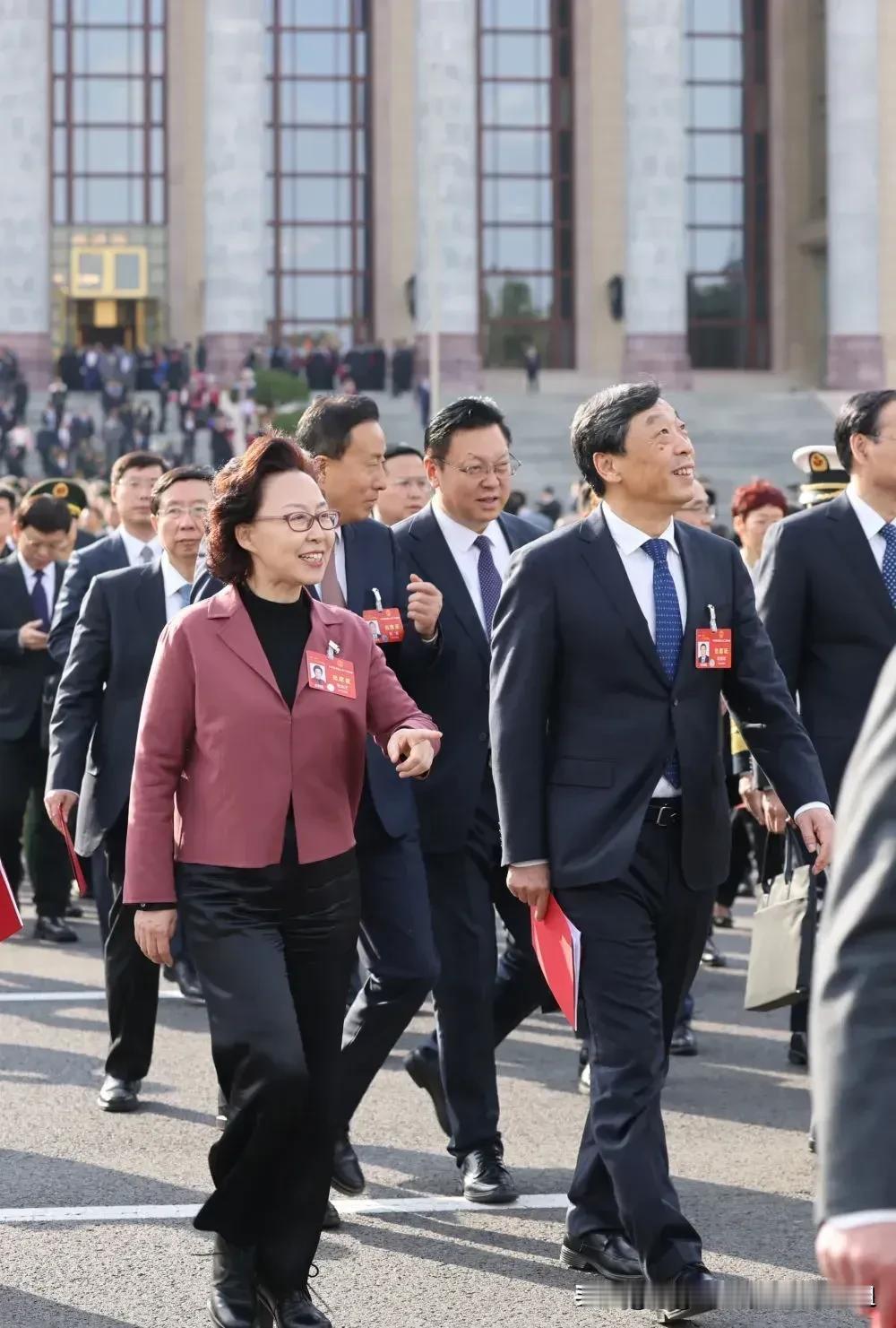 吕国泉委员建议每周上班不超44小时，让民众看到委员真正表达底层劳动人民的心声！