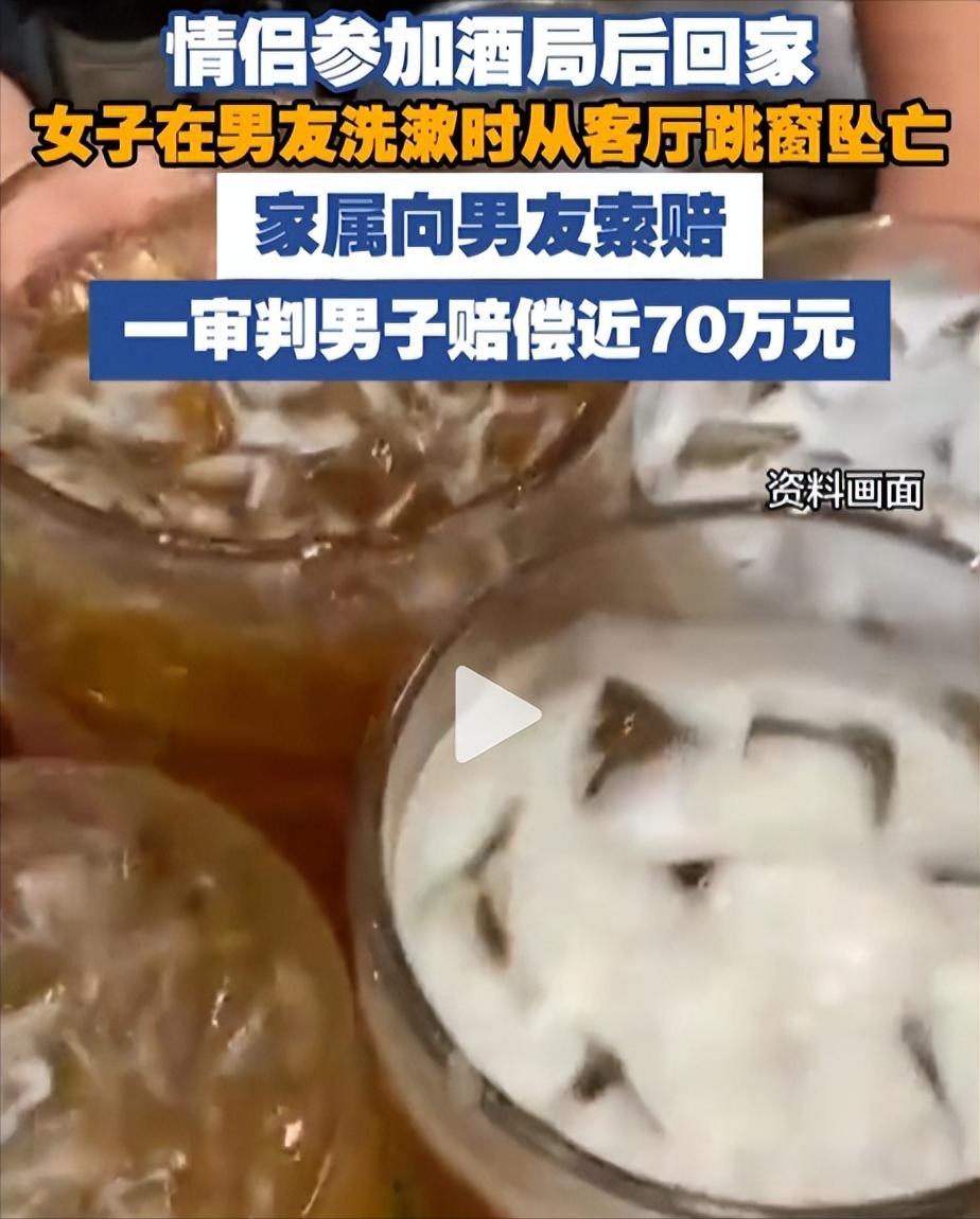 上海，一男子和女友醉酒后回到住处，女友多次催促男子洗漱，男子发牢骚后去洗漱。没想