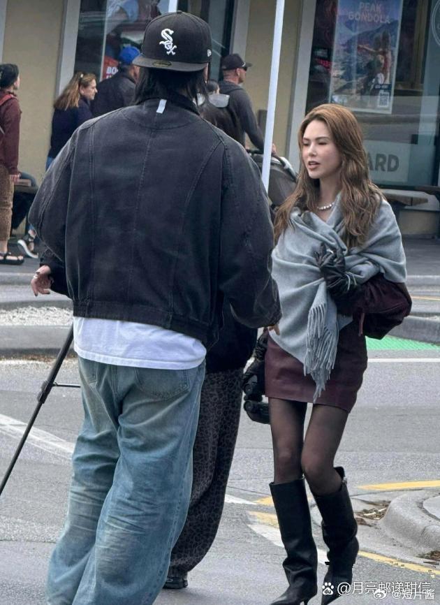 周杰伦眼光忒好，路人镜头下昆凌老美了，咋瞅都不像三个娃的妈呀。