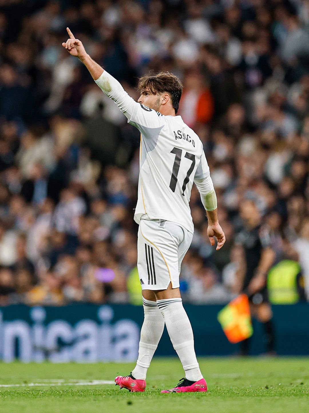 【马卡报】阿森西奥已经豁出去了，他说：“我现在绝不休战，只有疯了才会停”。他拖着