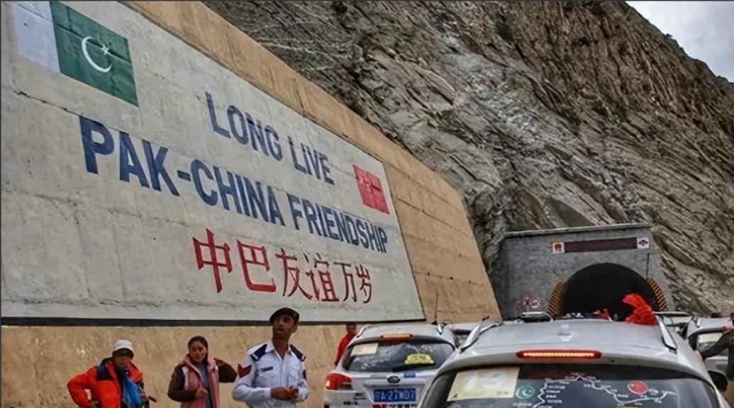 都说巴基斯坦穷得叮当响，买中国武器的钱从哪儿来？其实就俩字——灵活，人把家里