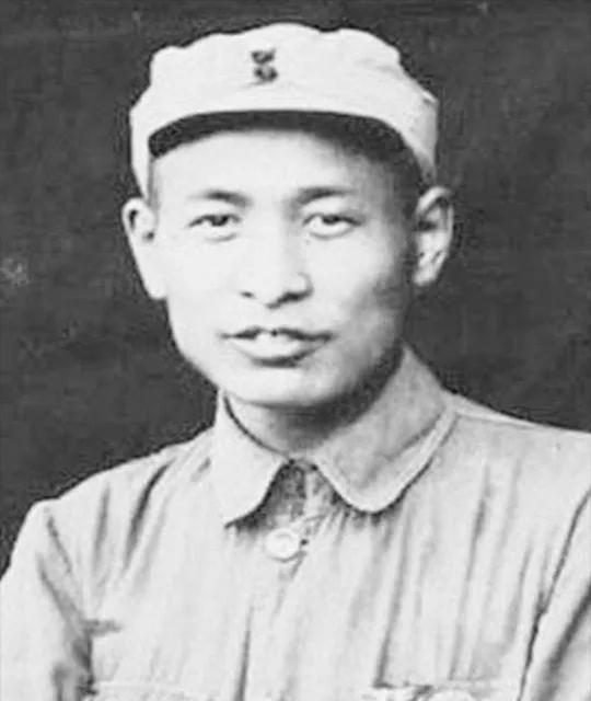 1947年，一个排长拦车打伤了华野副主任钟期光，王必成下令枪毙，钟期光怒斥道：“