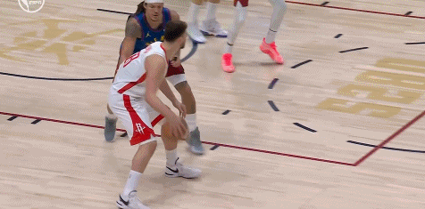 活久见，撅腚背身5秒违例😯😯😯申京又刷新了我对NBA规则的认