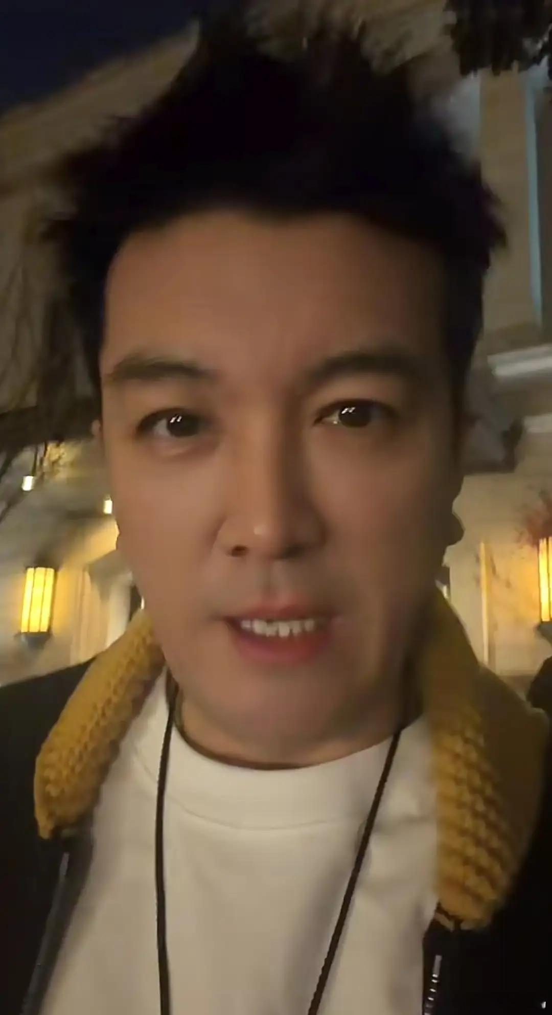 杨子回上海看孩子，晒黄圣依给孩子做的课程表，和黄圣依对着干，不过以前黄圣依想让杨