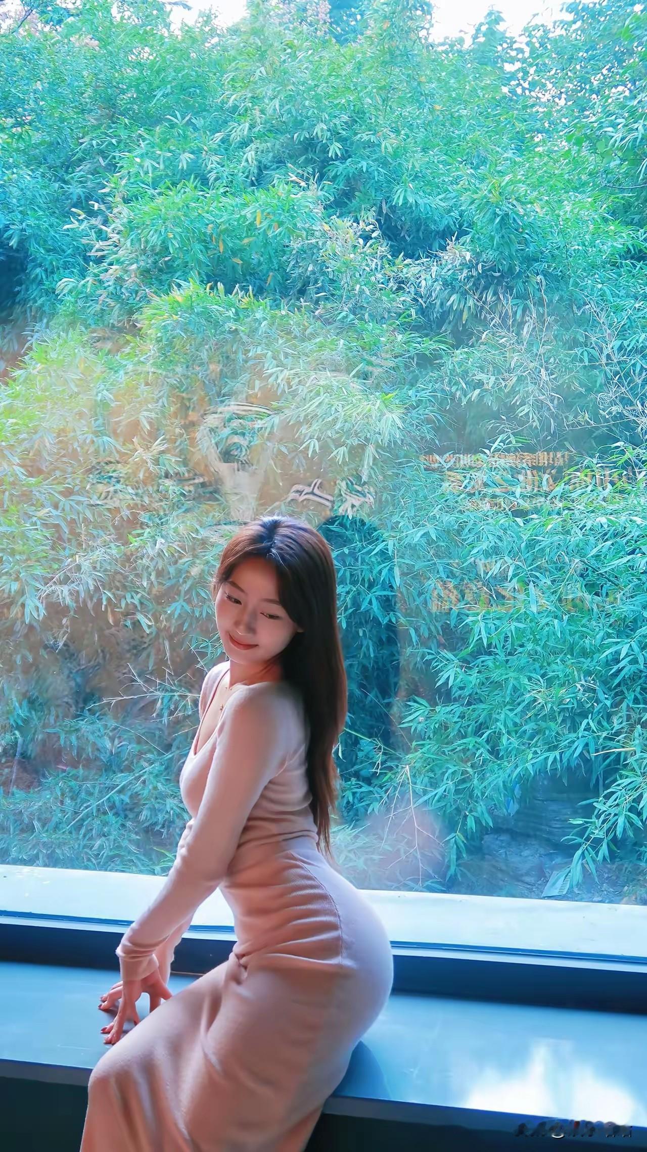 在竹林间，感受自然的宁静与美好