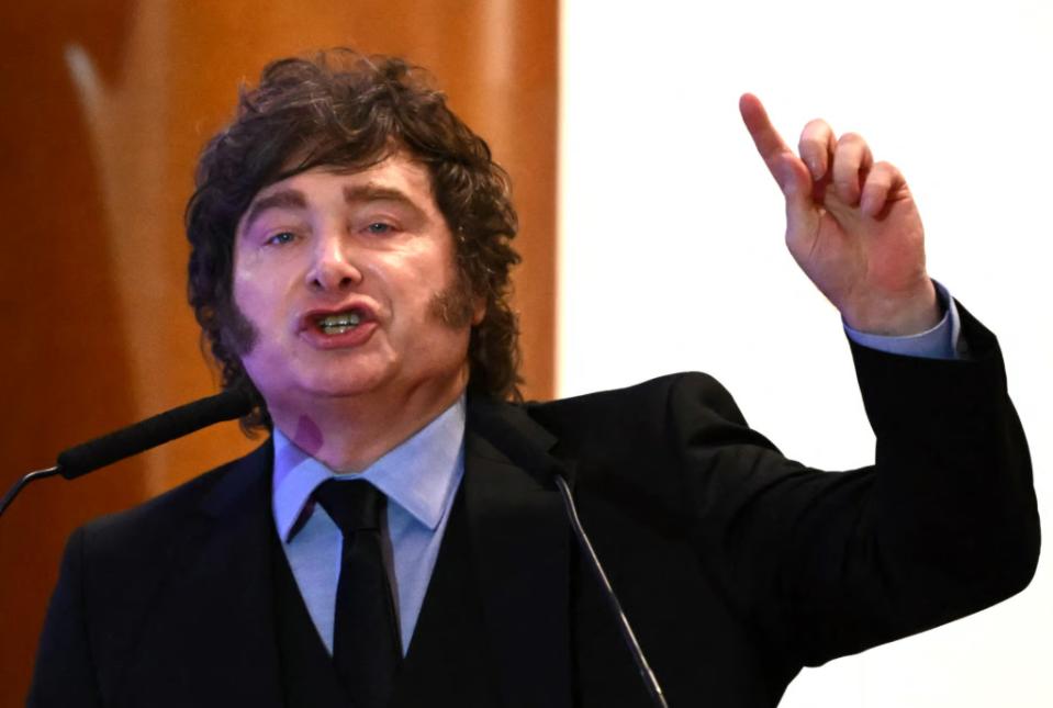 访问计划戛然而止！米莱放弃伦敦之行，马岛问题会进一步升级吗？阿根廷总统米莱突然取消10月访英行程，两