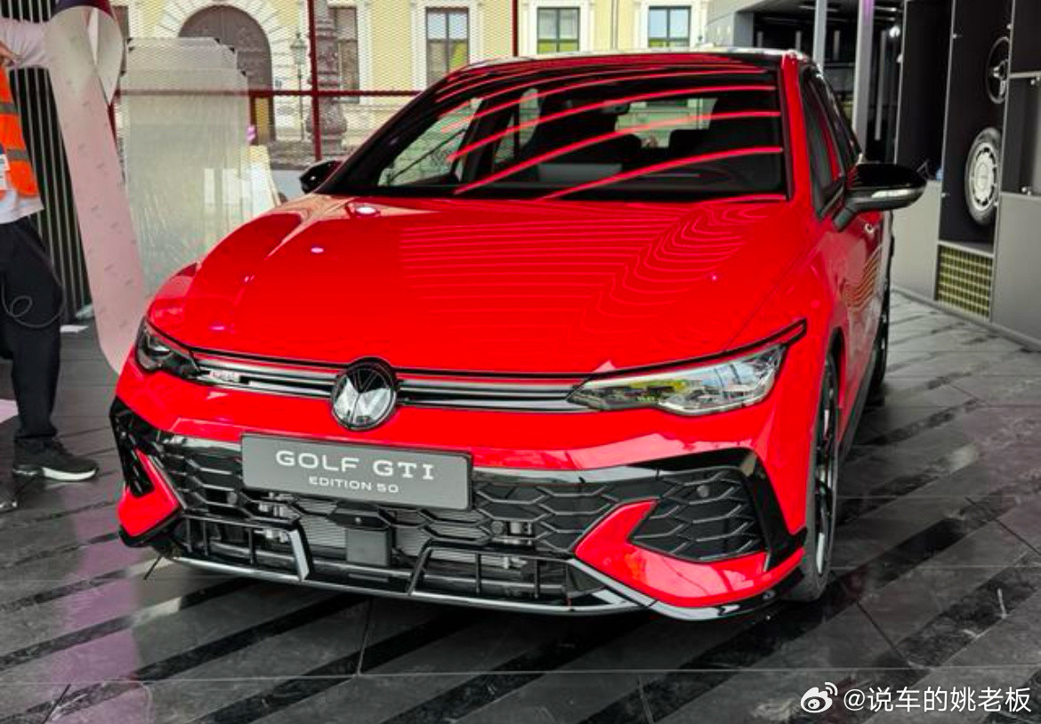兄弟们！慕尼黑车展上，高尔夫GTI50周年纪念版亮相了，从1976年到2026