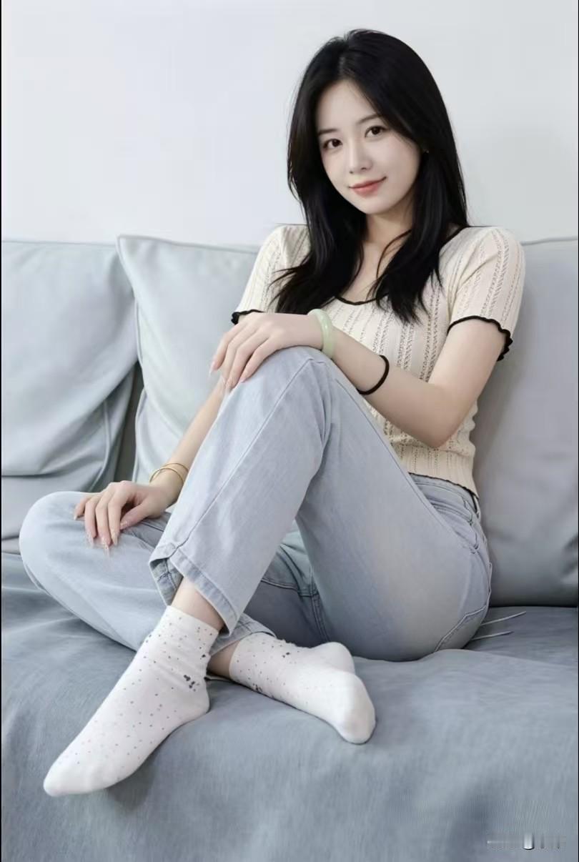 夏天谁能拒绝这种「舒服又好看」的穿搭啊！这套日常look，把松弛感和精致感平衡