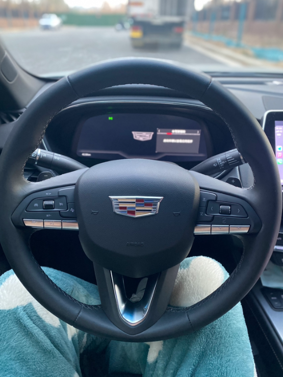 自己搞了一下午，不是在意磨损，就是感觉原车方向盘有点细，手缝加一个后挺舒服