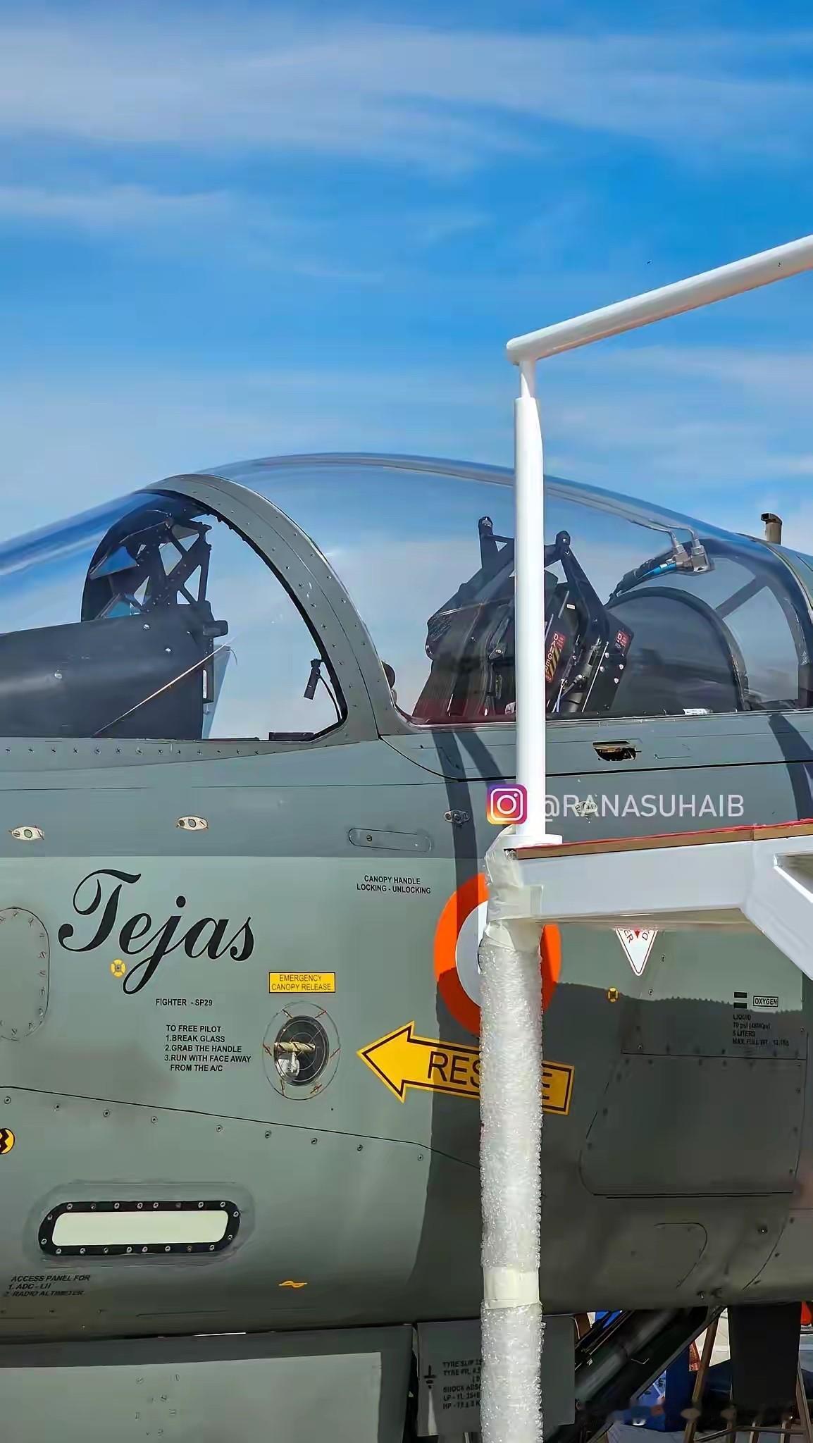 印度光辉战机在迪拜航展坠毁前，一位巴基斯坦摄影师，近距离拍摄的印度空军LCA光辉