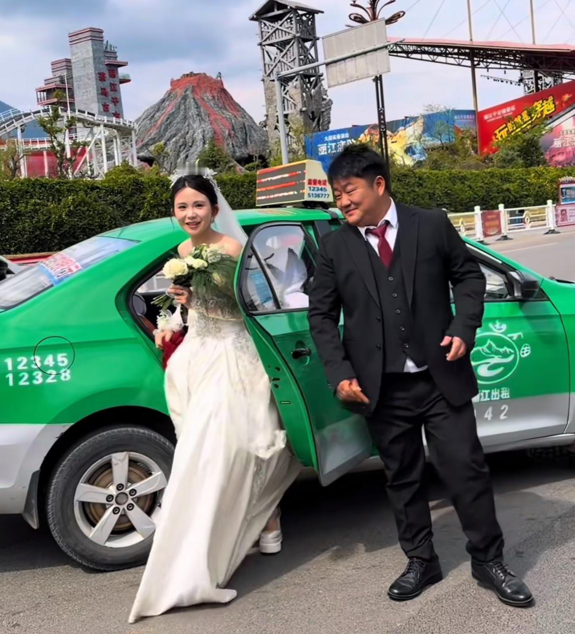 大网红结婚居然这么朴素？没有婚车，也没有过多的寒暄，也许这才是当代年轻人追求的婚